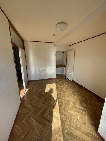 ブルーウッド草加の居間写真