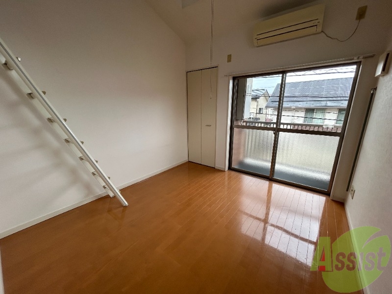 居室・リビング　６．３帖の洋室です。生活のメインとなる部屋ですね。