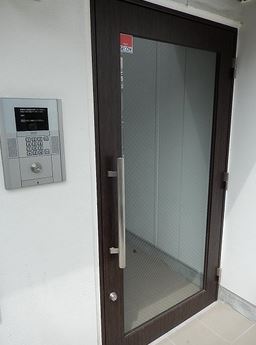 エントランス　★安心のオートロック完備★