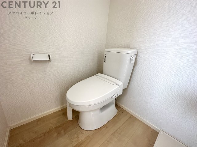 トイレ　温水洗浄便座付きのトイレです♪