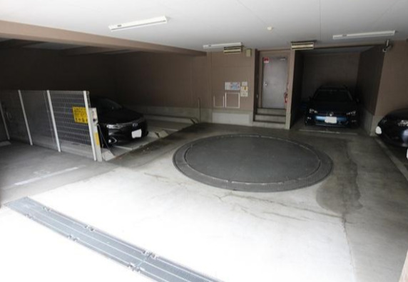 駐車場　空き状況はお問い合わせください
