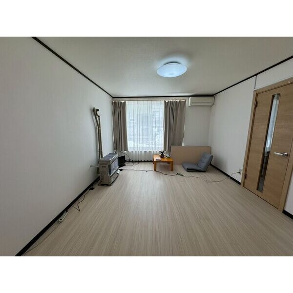 北43条東16 戸建ての居間写真