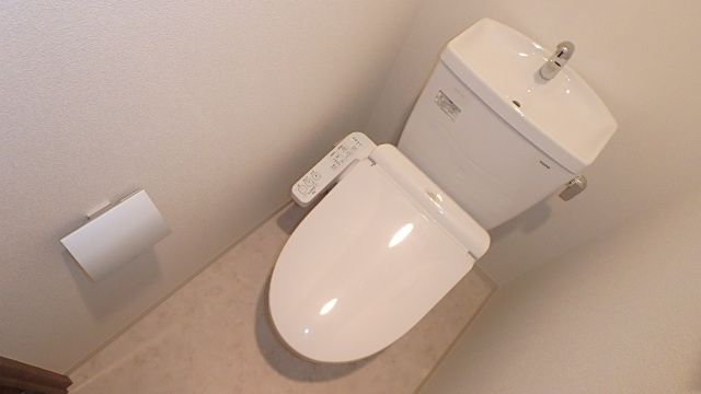 京阪中之島線 中之島駅 徒歩7分 15階建 築7年のトイレ写真