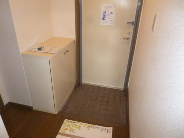 昭島コートエレガンスC棟の玄関写真