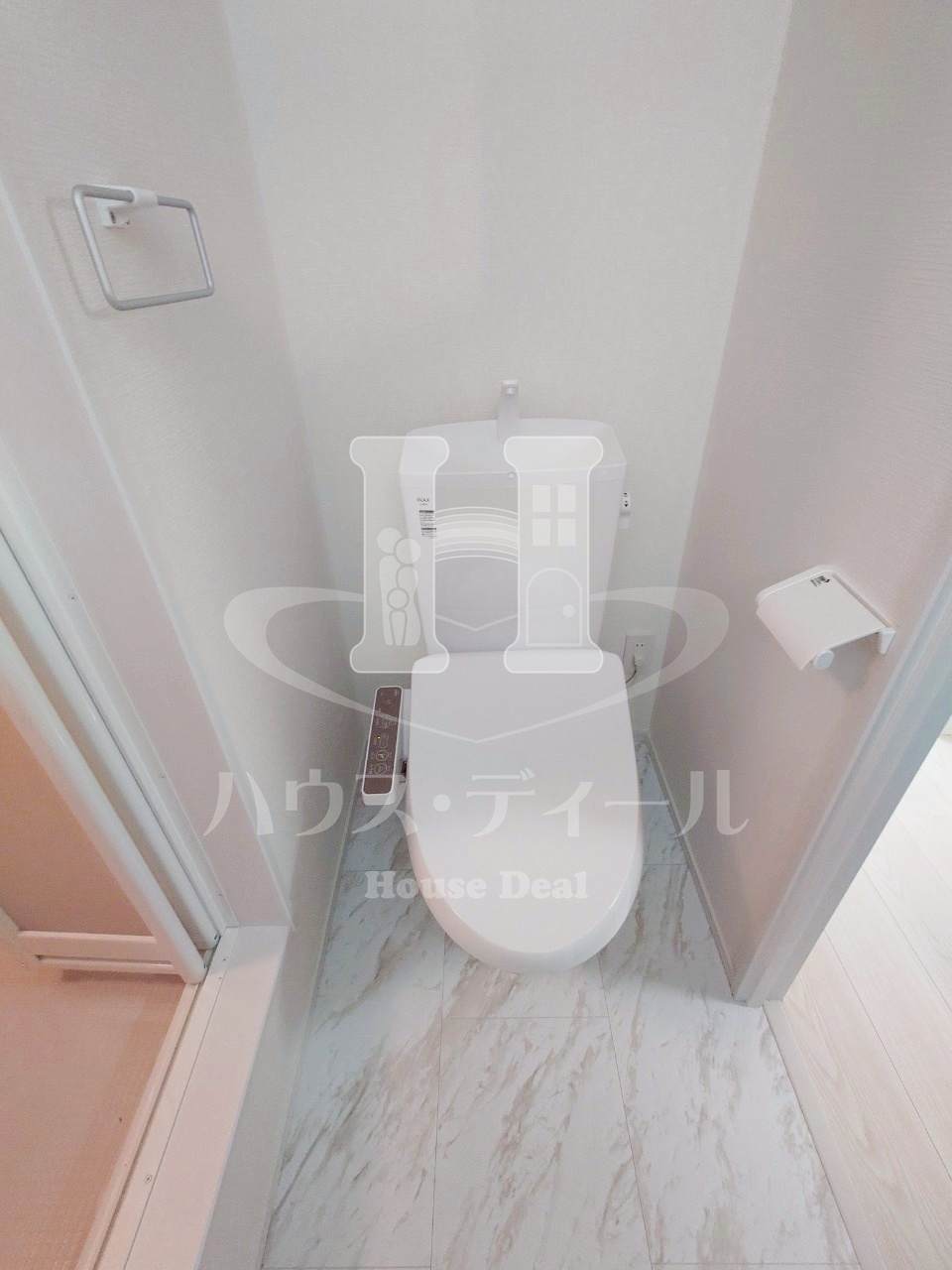 トイレ　落ち着いた色調のトイレです