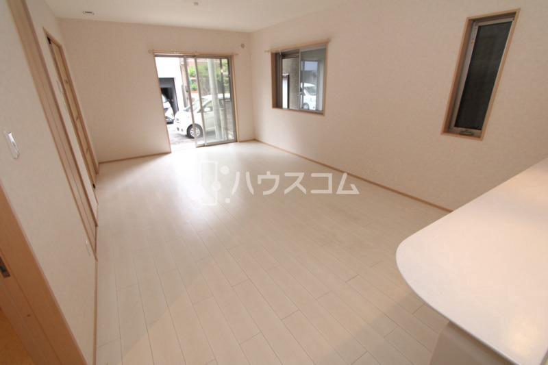 寝屋川市田井町22-11貸家の居間写真