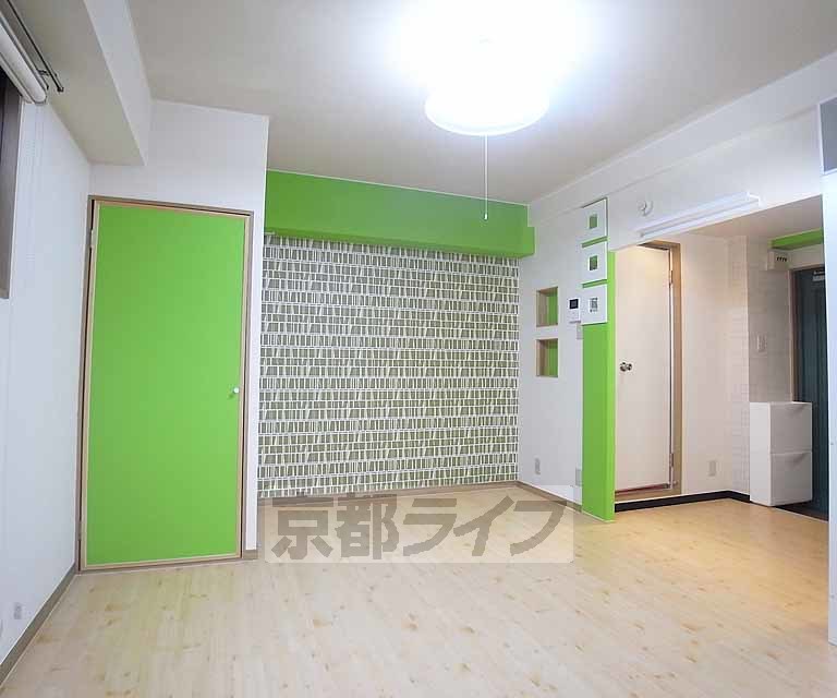 居室・リビング　ポップなカラーリングのおしゃれな印象に仕上がっています
