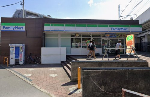 コンビニ　ファミリーマート 西浦和駅前店（コンビニ）まで206m