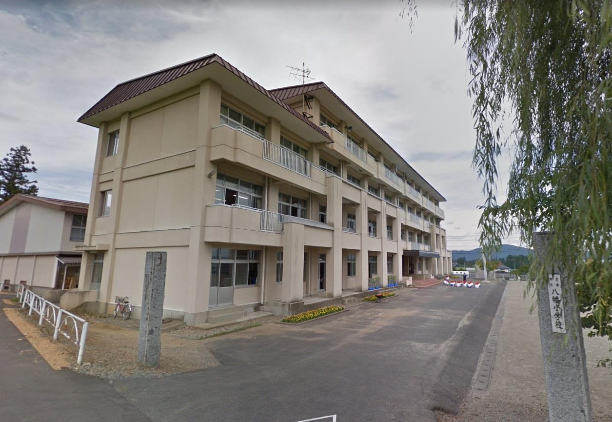 小学校　花巻市立八幡小学校（小学校）まで2124m