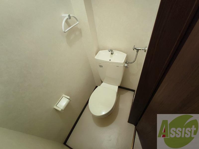 トイレ　こちらはトイレです。清潔感があり、安心して使用できます。