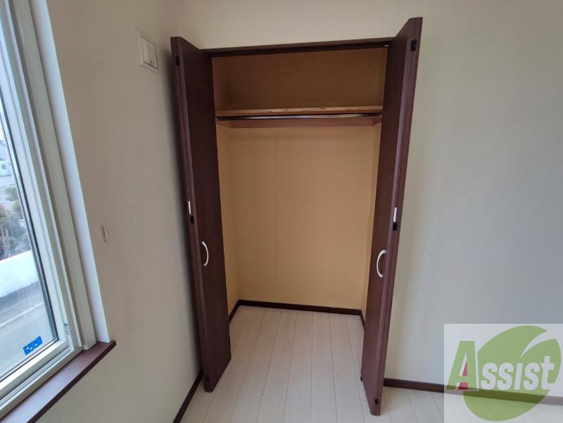 収納　寝室の収納です。部屋がすっきり片付きます。