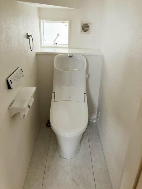 下小田中戸建のトイレ写真