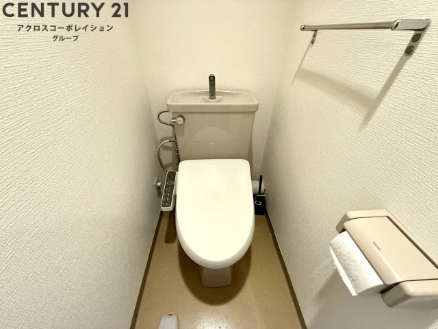 トイレ　温水洗浄便座付きのトイレです♪