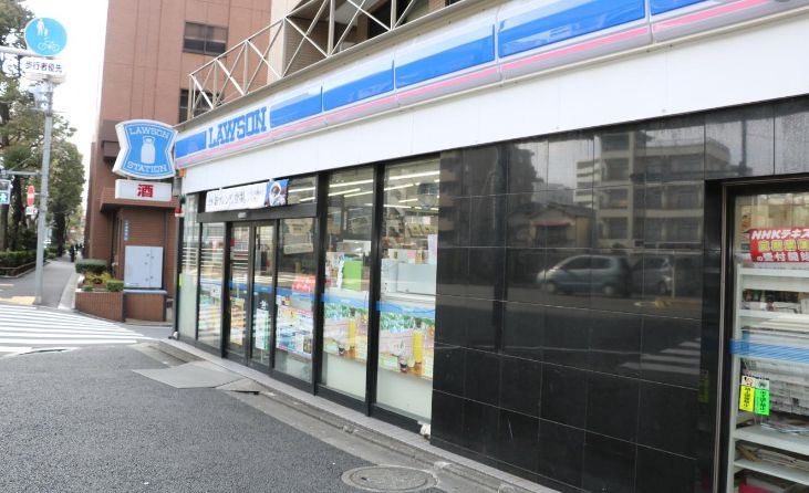 コンビニ　ローソン新宿水道町店（コンビニ）まで222m
