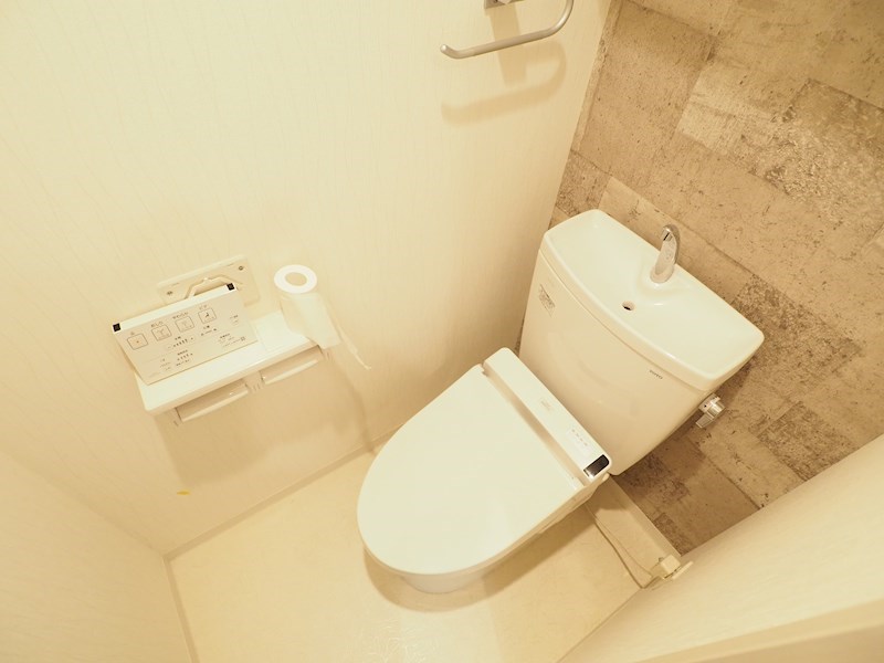 トイレ　ウォシュレット付きのトイレです。、