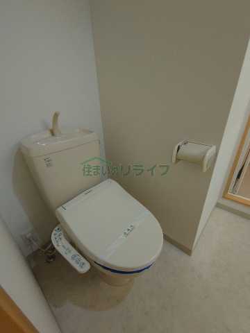 トイレ　別部屋の参考写真になります。