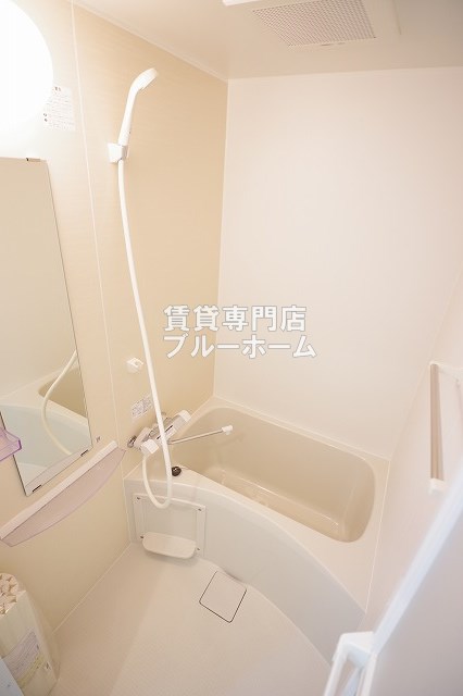 バス・シャワールーム　大きな鏡のあるお風呂！