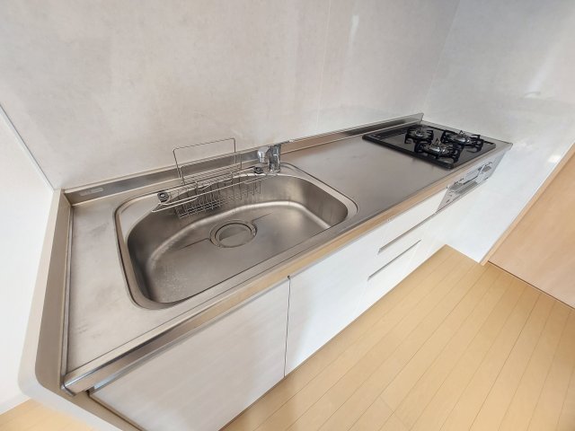 キッチン　※同物件他部屋写真　反転・色違いの場合有　現状優先