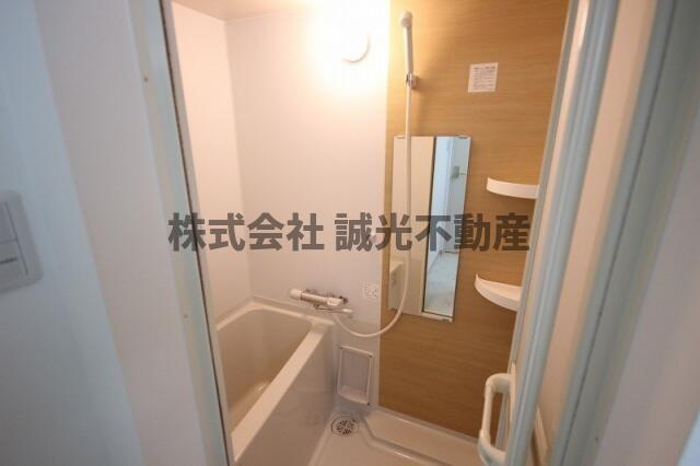 西鉄天神大牟田線 雑餉隈駅 徒歩5分 2階建 築13年の風呂写真