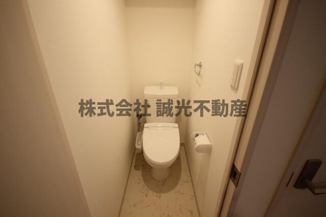 西鉄天神大牟田線 雑餉隈駅 徒歩5分 2階建 築13年のトイレ写真