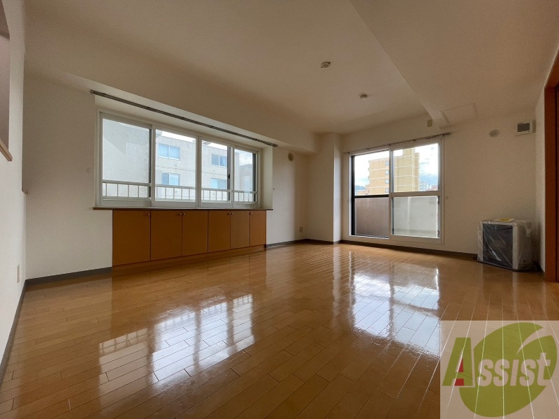 居室・リビング　広くてキレイなお部屋が広がっていて、充実した生活が送れそう。