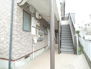 小田急線 下北沢駅 徒歩14分 2階建 築32年の外観写真