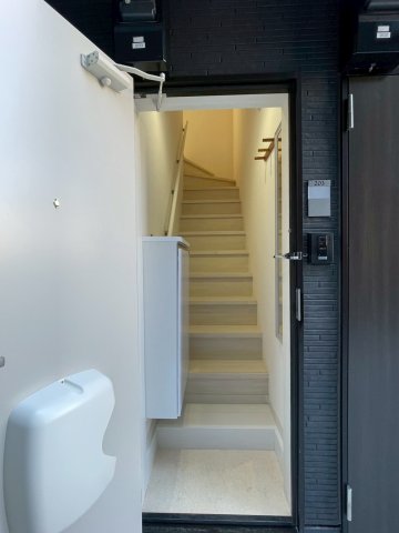 玄関　（別タイプ参考写真）マーレ西巣鴨　北区西ケ原４