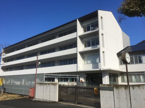 中学校　丹波市立柏原中学校（中学校）まで636m