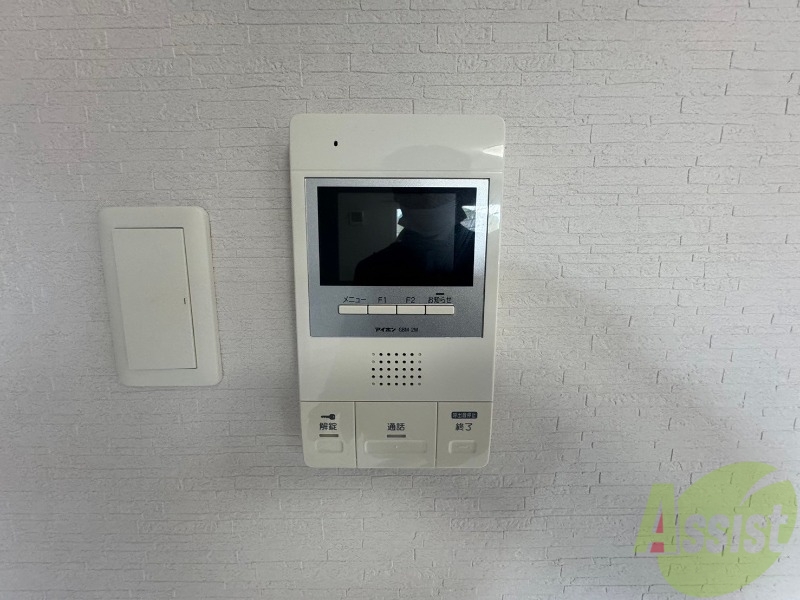 セキュリティ　ＴＶモニター付インターホンです。来客者の顔が見えるので安心！