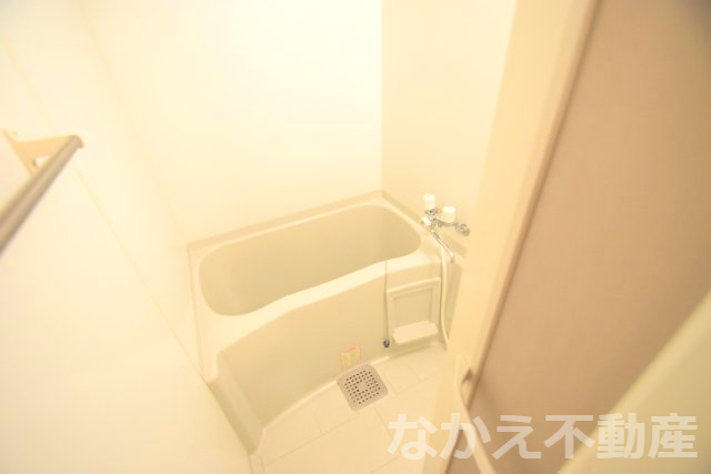 バス・シャワールーム　コンパクトで使いやすいお風呂です