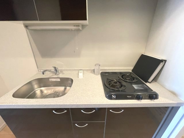 キッチン　イメージとして同建物他部屋を表示しています
