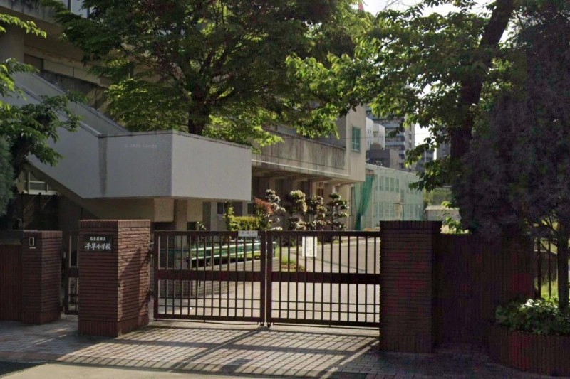 小学校　名古屋市立千早小学校（小学校）まで148m