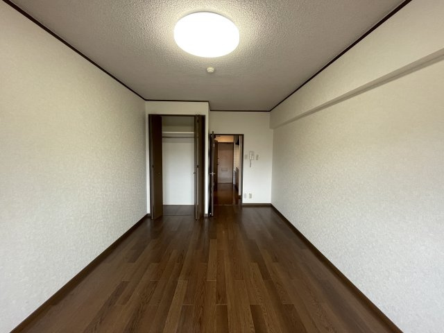 居室・リビング　別部屋参考写真となります。