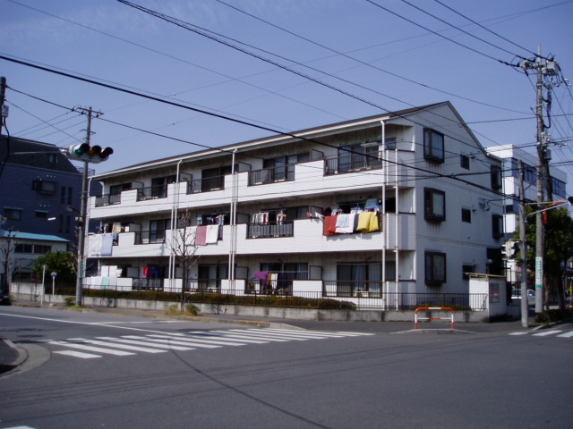 【足立区谷中のマンションの建物外観】