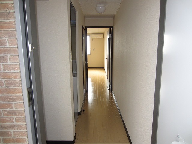 プランタン小迎の玄関写真