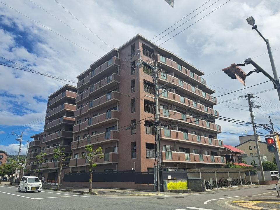 ロイヤルメゾン岩崎町の建物外観