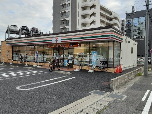 コンビニ　セブン-イレブン春日井勝川駅前店（コンビニ）まで1297m