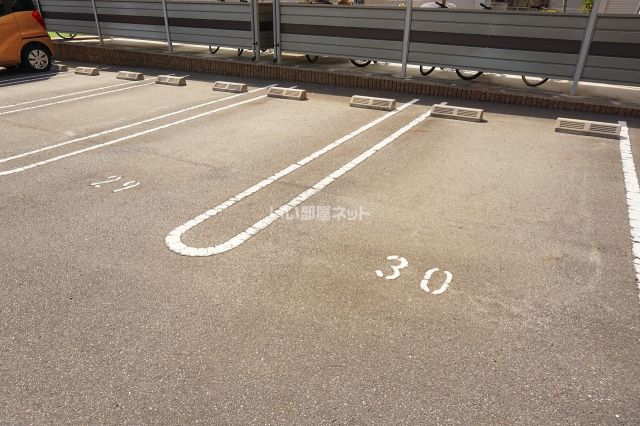 【プリリアンスTAKEKOSHIの駐車場】