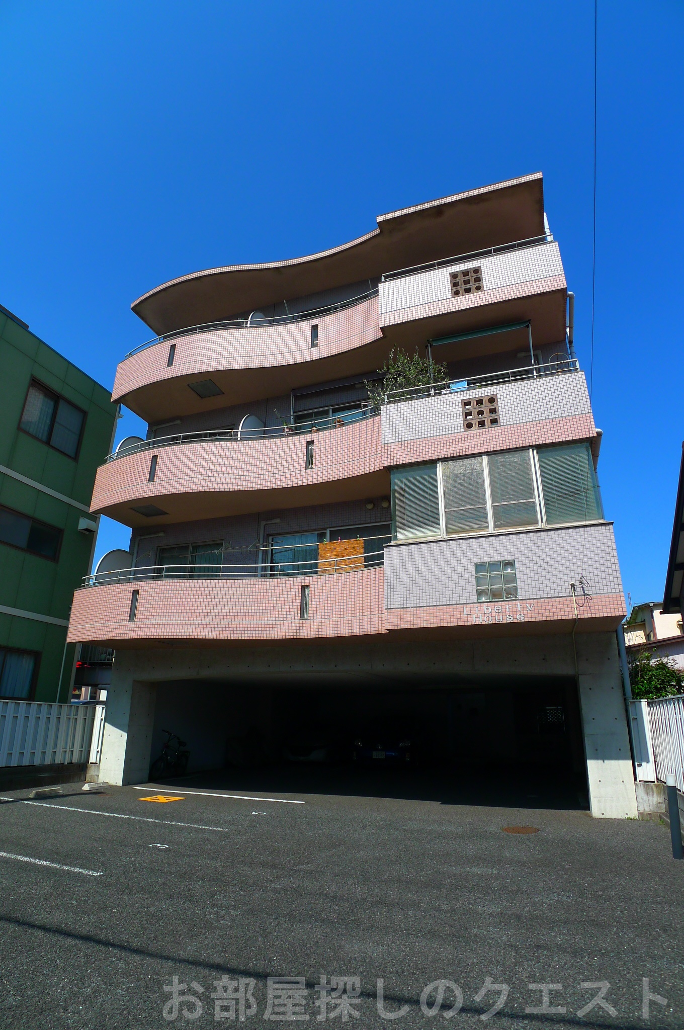名古屋市昭和区明月町のマンションの建物外観