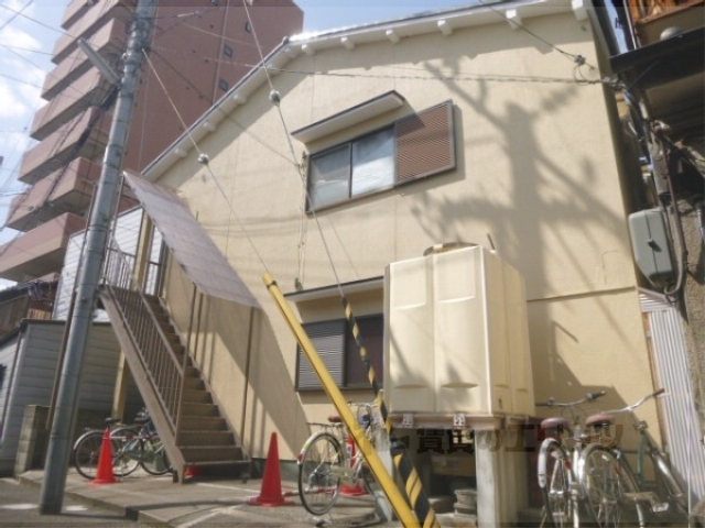 京都市中京区壬生梛ノ宮町のアパートの建物外観