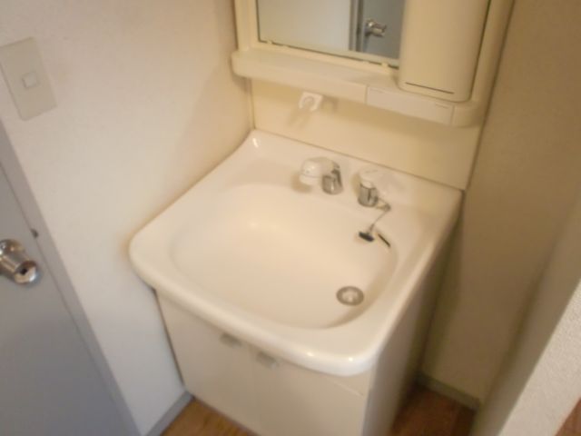 洗面設備　朝の支度に便利な洗面所