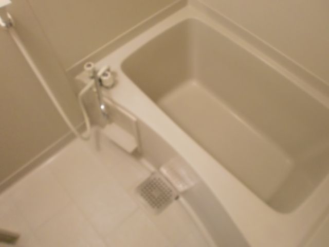 バス・シャワールーム　清潔感あるお風呂