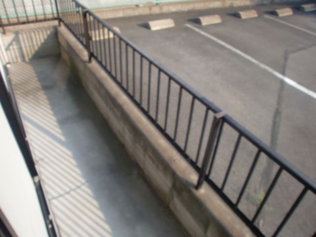 バルコニー　日当たり良好で洗濯たっぷり干せます。