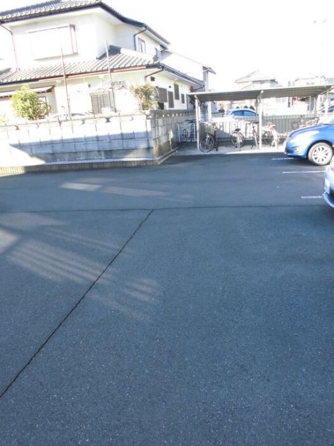 【グローリア　Ａの駐車場】