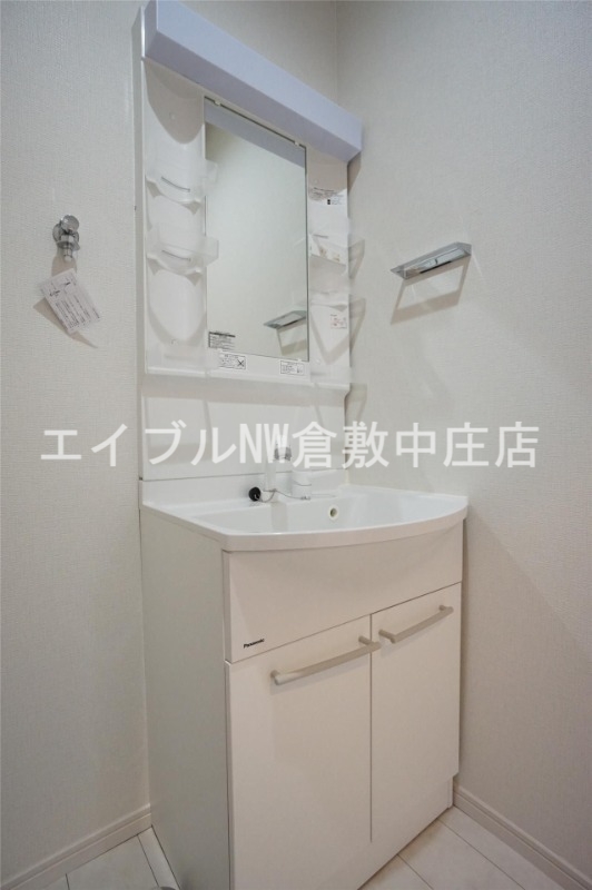 【倉敷市徳芳のアパートの洗面設備】