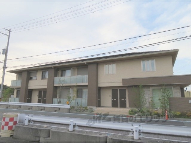 福知山市字土のアパートの建物外観