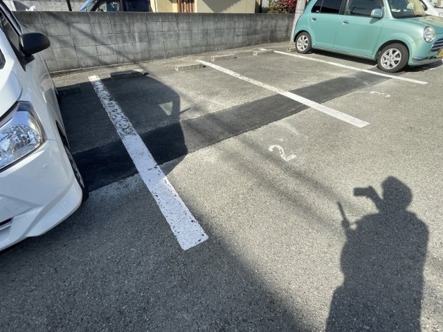 【揖保郡太子町東南のアパートの駐車場】