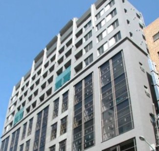 新宿区左門町のマンションの建物外観