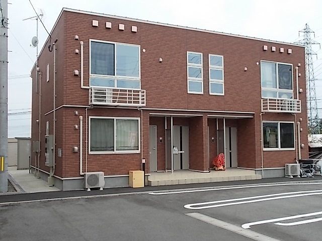 【胎内市住吉町のアパートの建物外観】