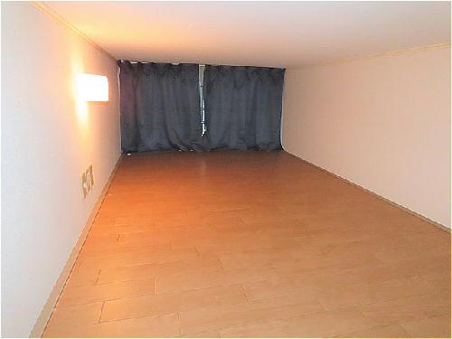 収納　ロフトにはカーテンや電気、コンセントもあります